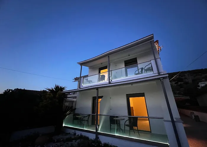 Andriotis Rooms & Houses