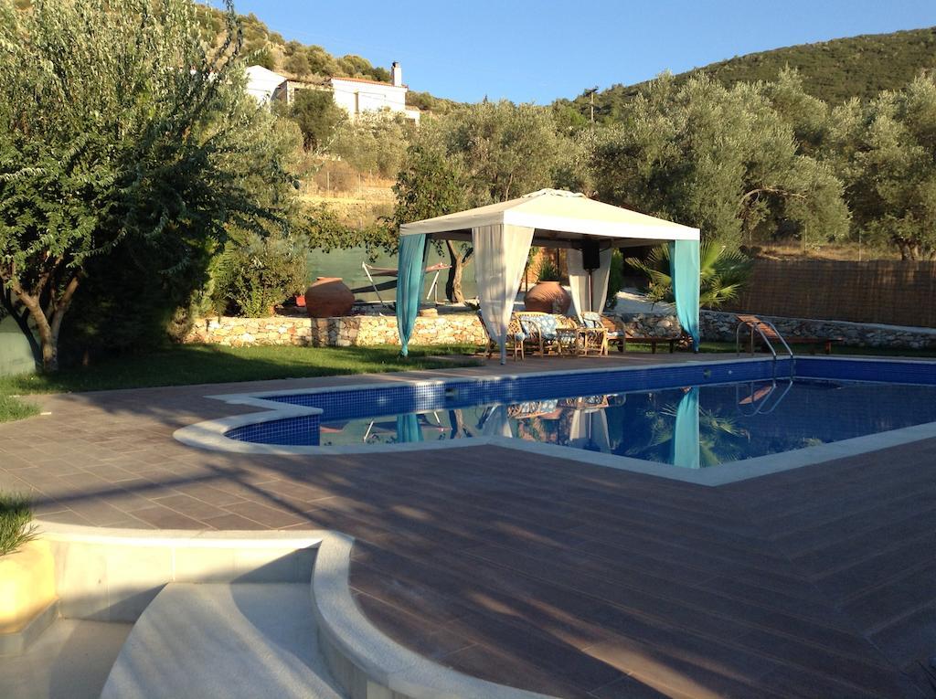 Andriotis Rooms & Houses