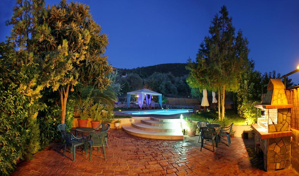 Andriotis Rooms & Houses *